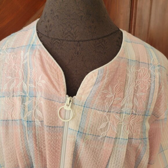 Miss Elaine Womens Zip Front Quilted Robe Medium Pink Plaid Embroidered Floral 3 - Picture 2 of 7